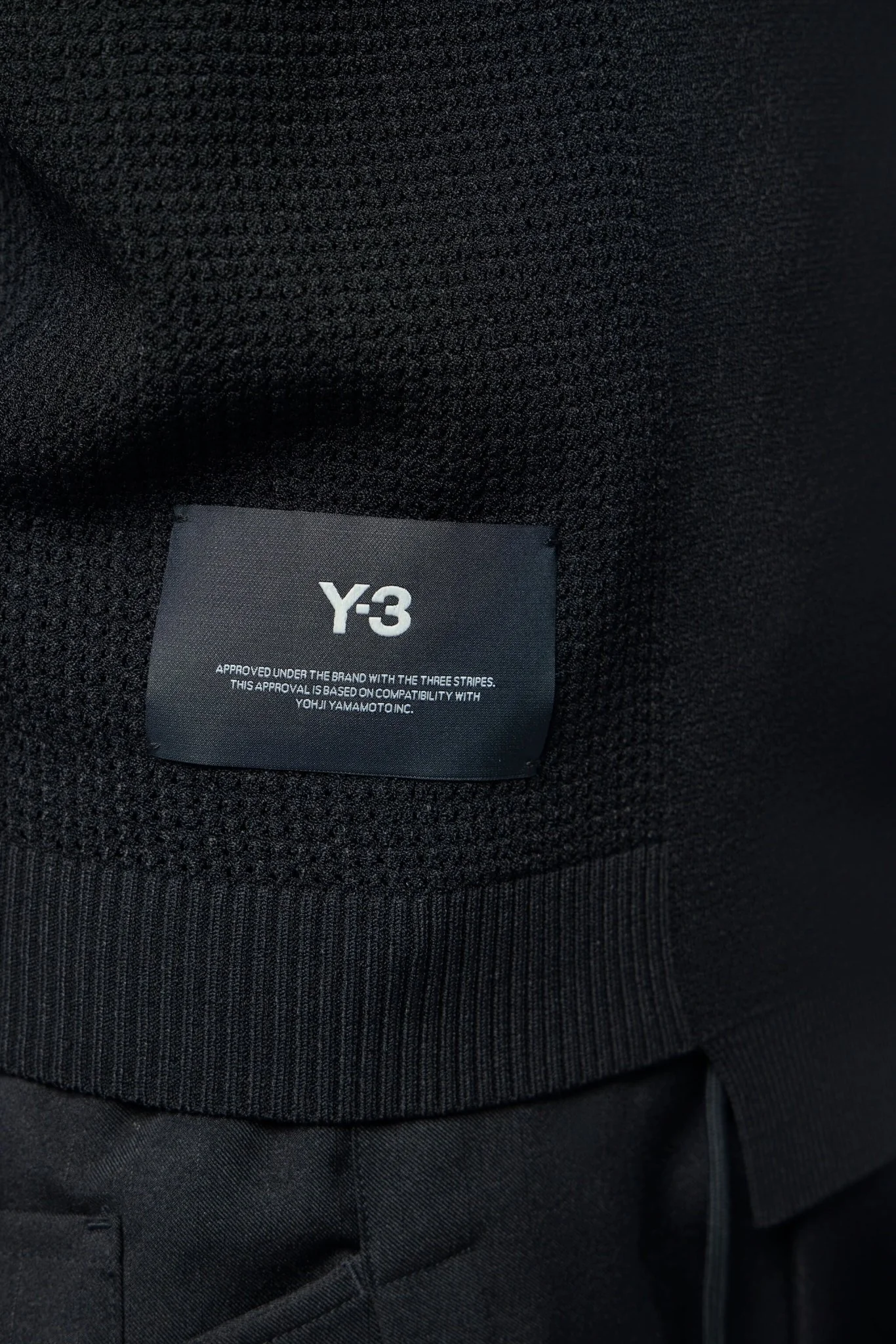 Gfx Knitted Vest - Image 4