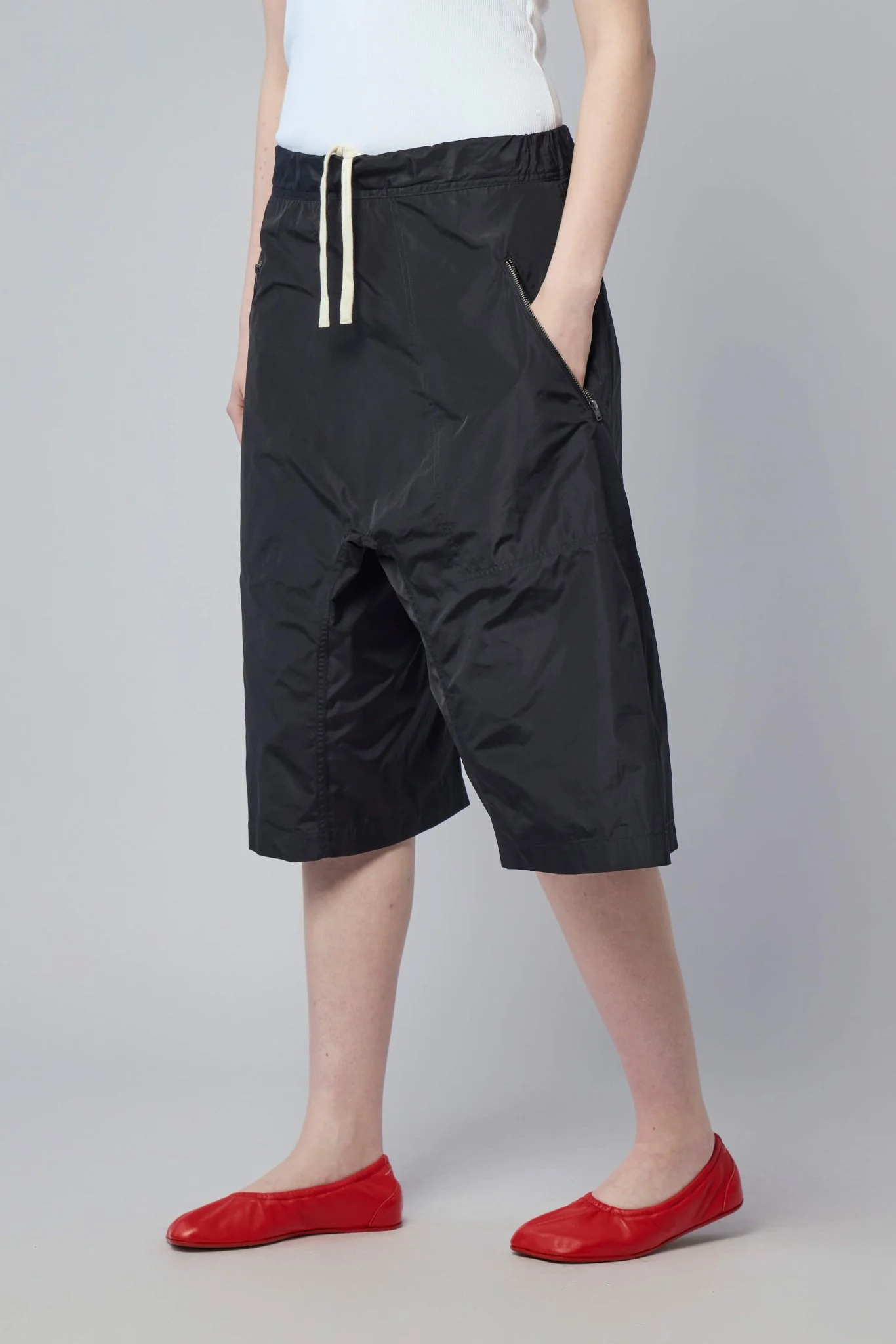 Relaxed Zip Pockets Shorts - Image 3