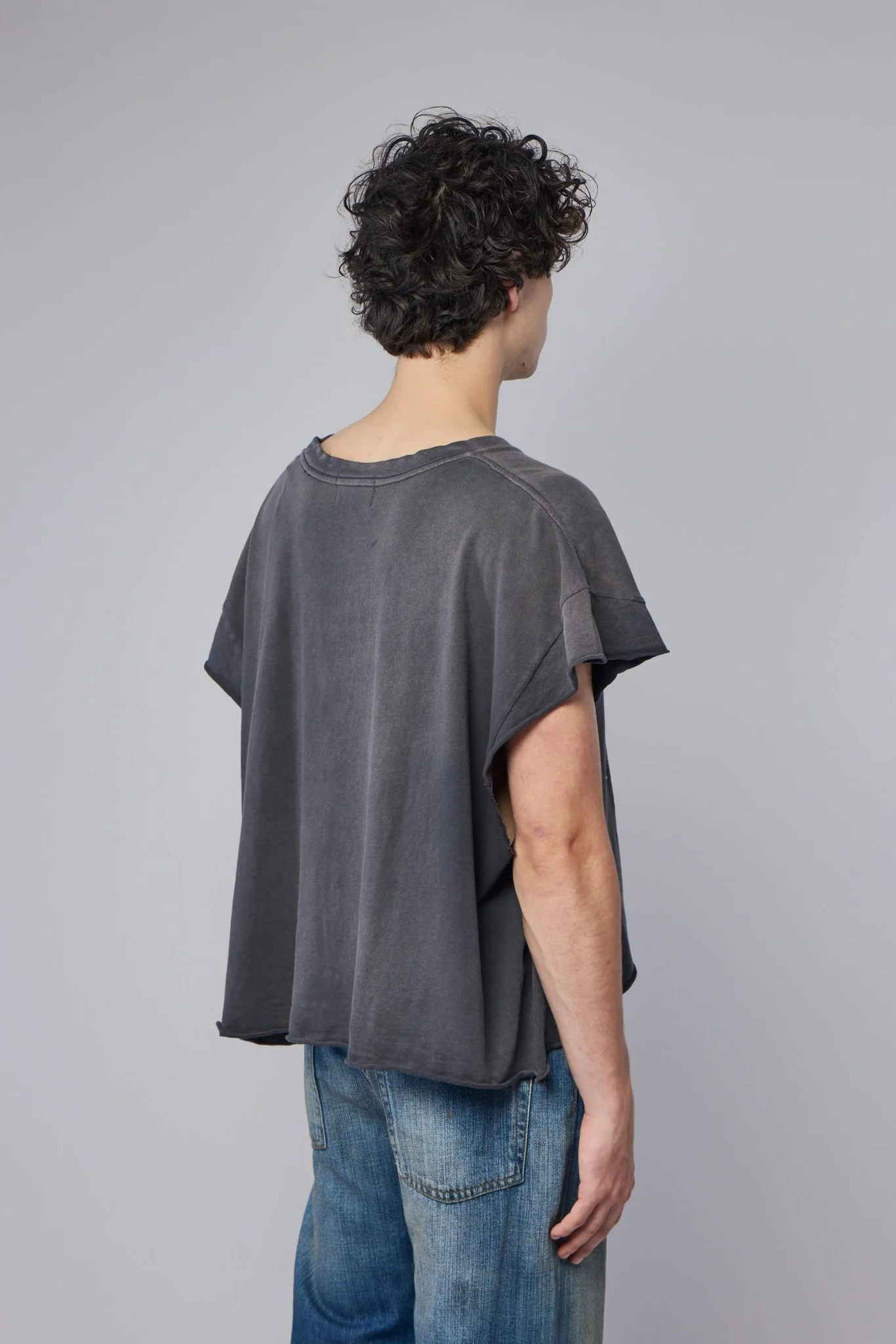 Voice Thrower Cut-off T-shirt - Image 6